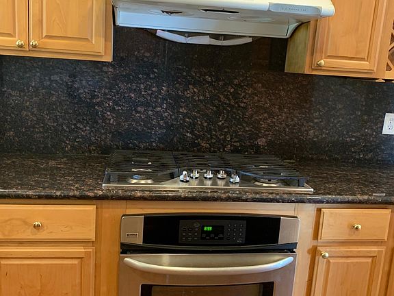 5th image of 41808 Chadbourne Dr