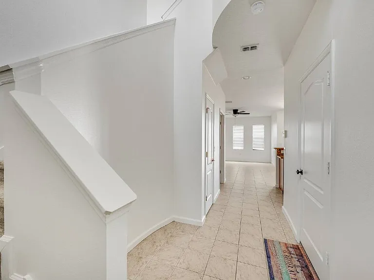 733 Ventura Dr — Photo 6