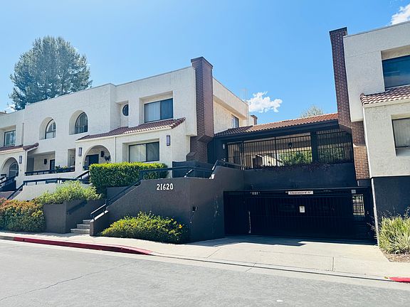 2nd image of 21620 Burbank Blvd Unit 5