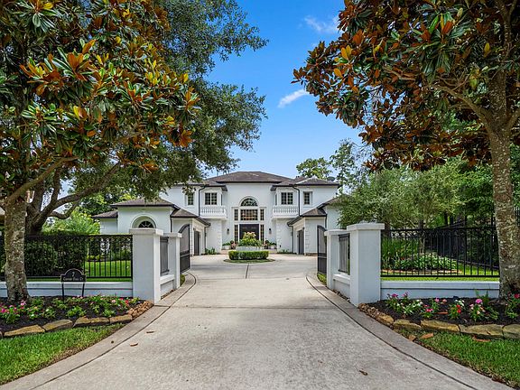 2nd image of 7 Chivary Oaks Ct