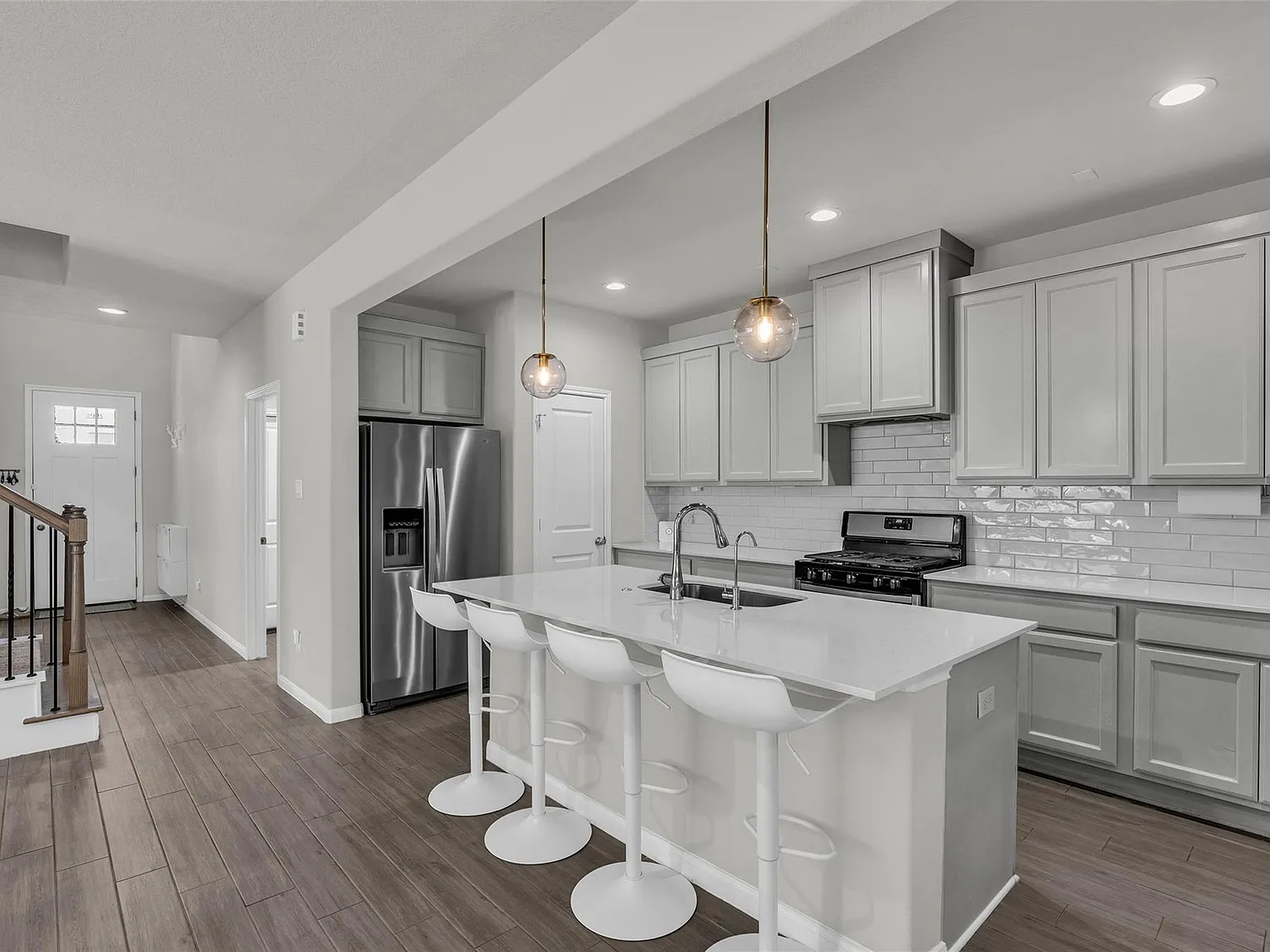 5 bed, 3.5 bath, 2745 sqft, $3,900 — Photo 4