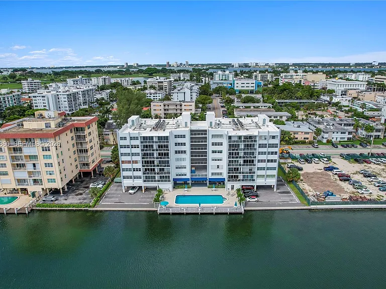 9381 E Bay Harbor Dr #301N — Photo 3