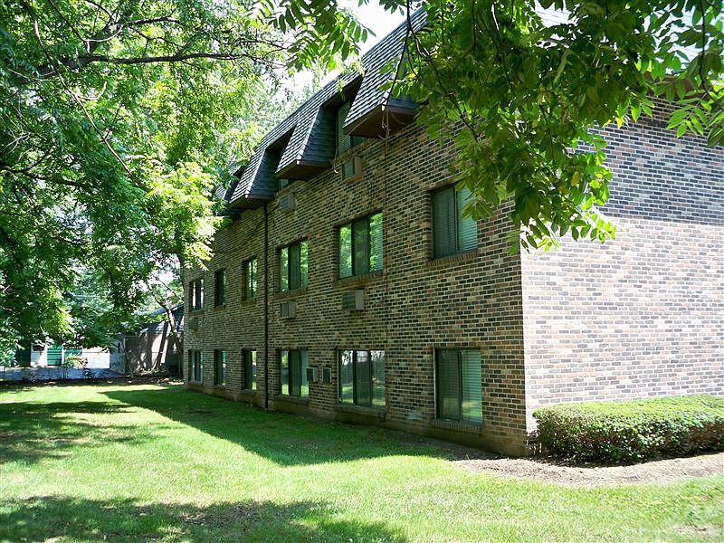 Burlington Arms Apartments