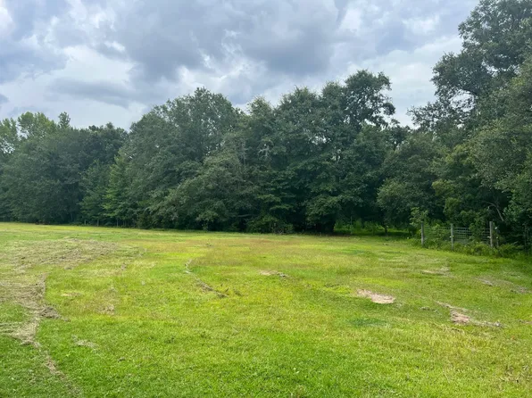 240 Mockingbird Ln, Pembroke, GA 31321
