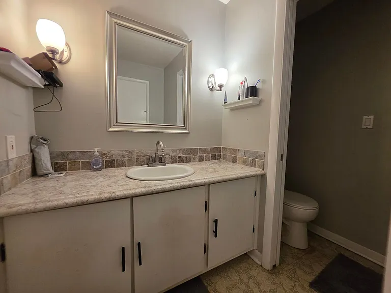 2726 N Salisbury St — Photo 12