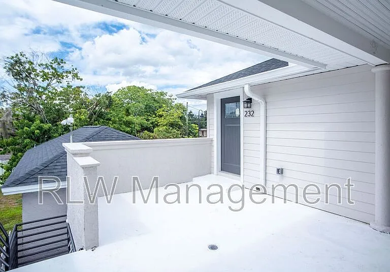 216 E Alfred St #220 — Photo 14