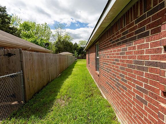 3rd image of 2851 Lolita Dr