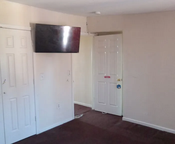 1199 W Franklin St — Photo 4