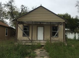 406 W Broadway St, Cuero, TX 77954