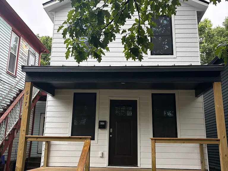 617 Alabama St — Photo 1