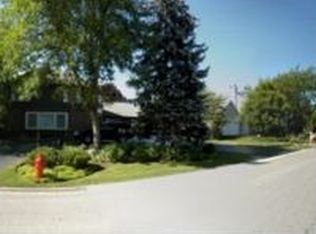 122 Surrey Ln, Lake Forest, IL 60045