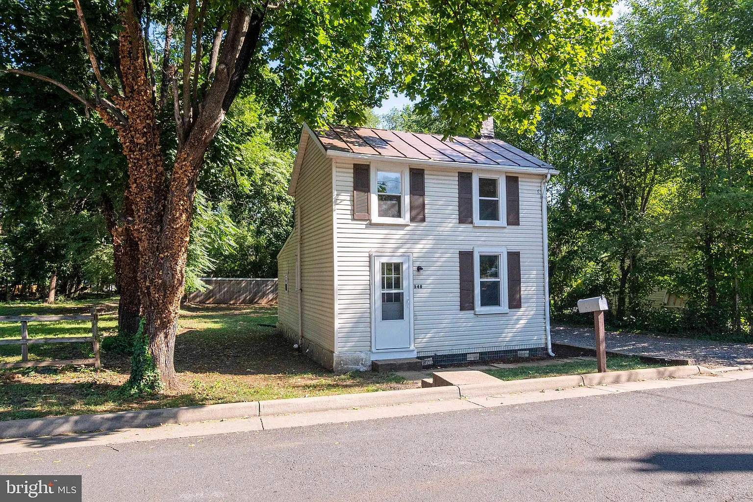 548 E Prospect St photo 1