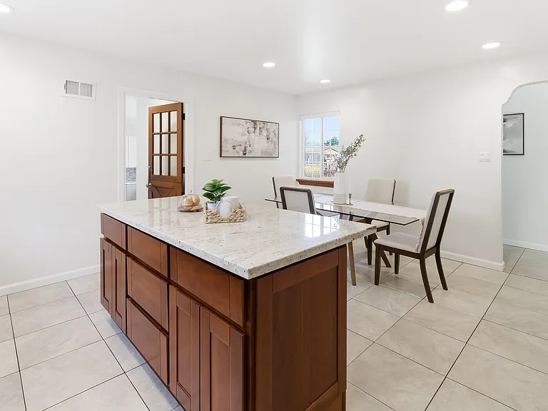 1850 Briarwood Dr — Photo 12