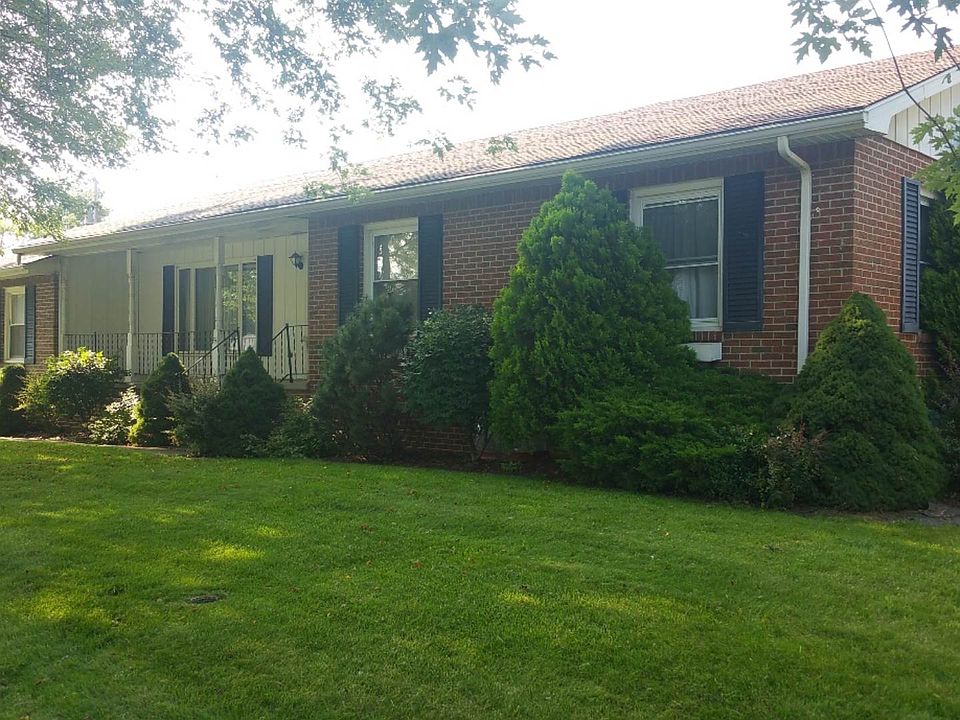1st image of 404 Center Dr