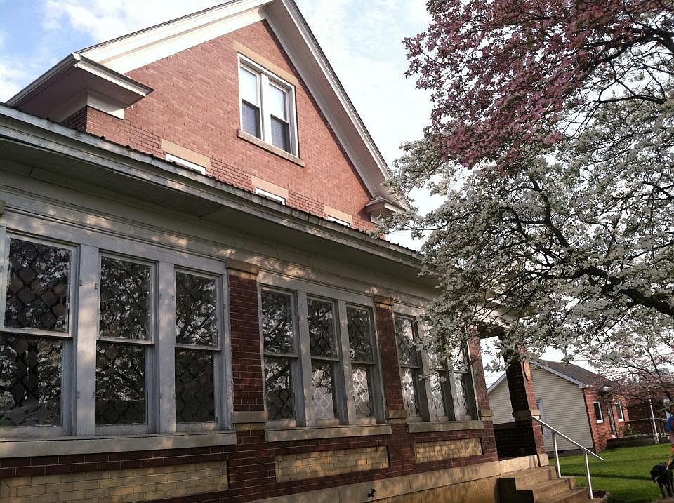 2nd image of 906 2nd St