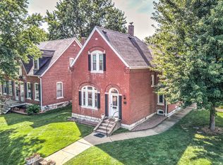 335 N Benton Ave, Saint Charles, MO 63301