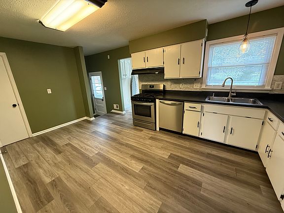 3rd image of 5507 Alicante Ln