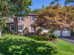 8 Stacy Ct, Wayne, NJ 07470