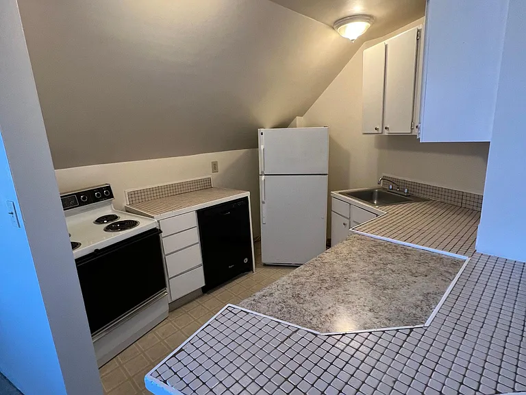 Shannon Apartments — Photo 35