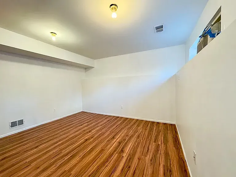 Studio, $1,200 — Photo 4