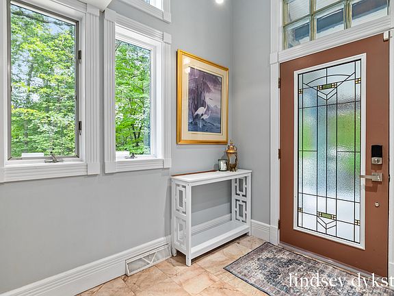 5th image of 6803 Blue Ridge Dr NE