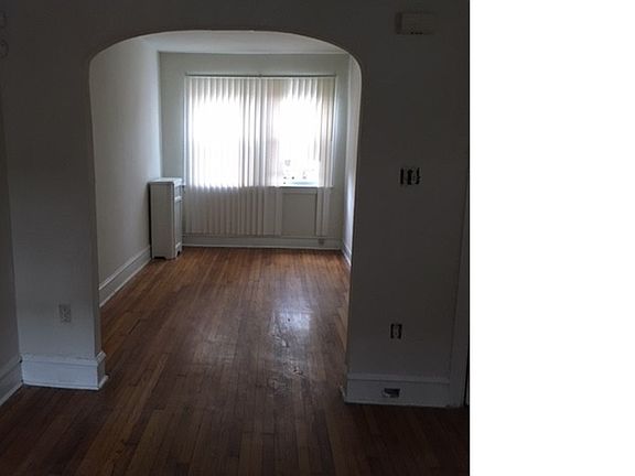 3rd image of 5045 N Franklin St
