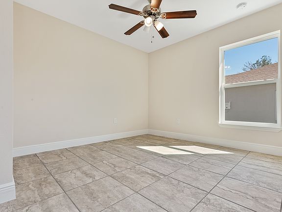4th image of 409 Athabasca Ct