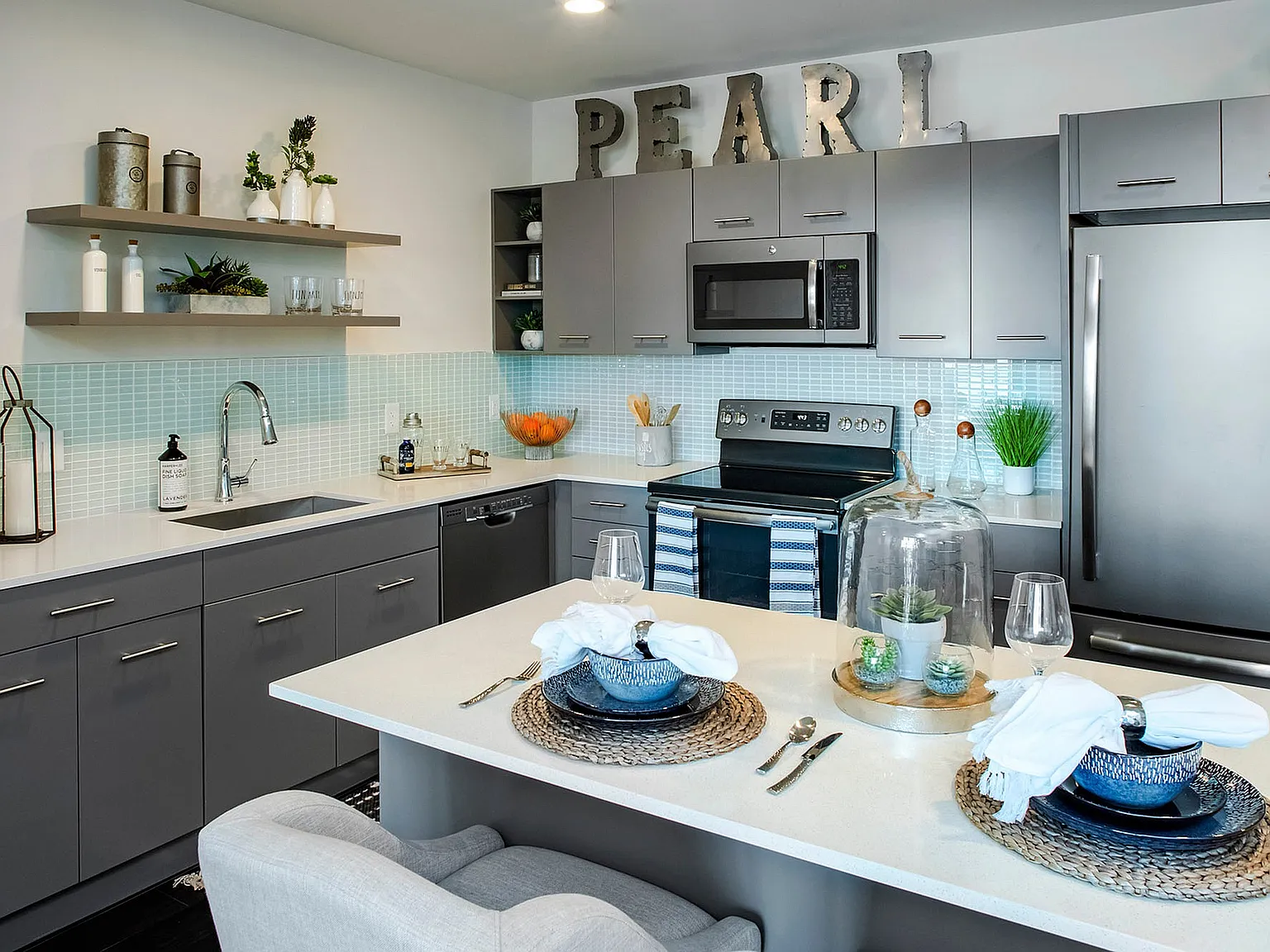 The Pearl — Photo 1