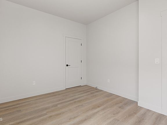 3rd image of 3325 35th Pl W