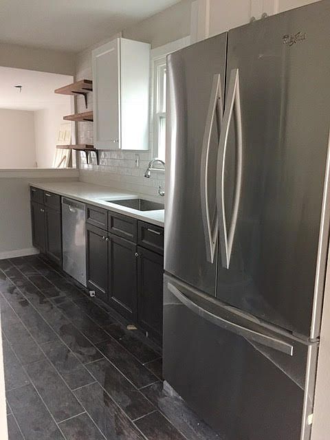 2nd image of 3290 Pierce St