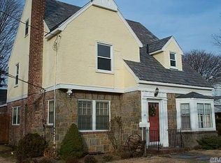 96 Lakeview Ave, Lynbrook, NY 11563