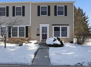 900 Little Hill Ct, Rochester, MI 48307