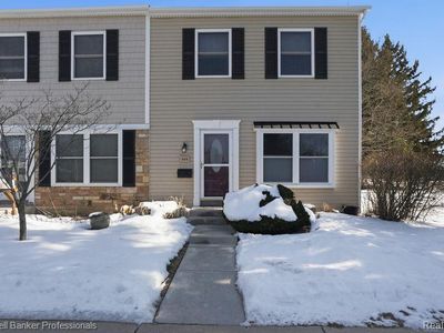 900 Little Hill Ct, Rochester, MI, 48307