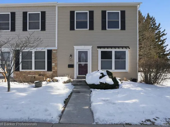 900 Little Hill Ct, Rochester, MI 48307