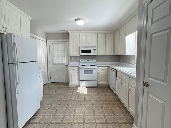5th image of 119 Brookside Ln #107