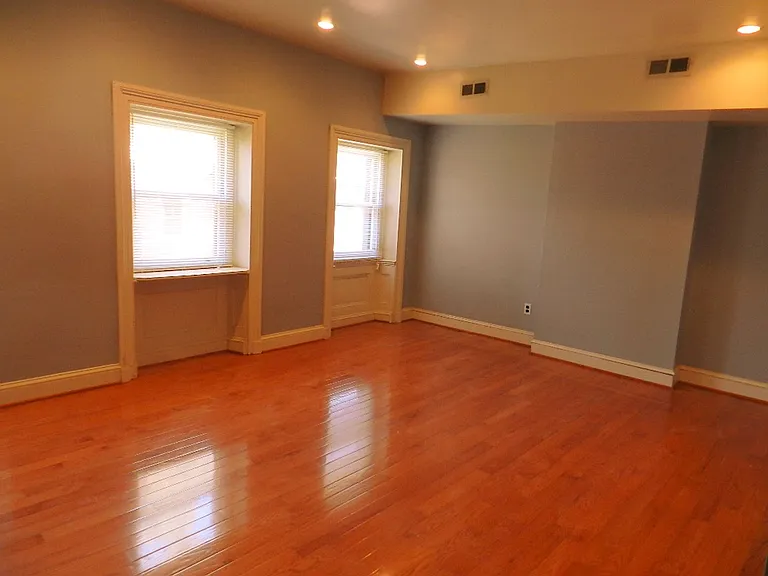1532 Pine St — Photo 5