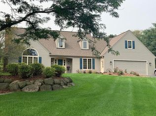 W236N3369 Fieldside Ct, Pewaukee, WI 53072