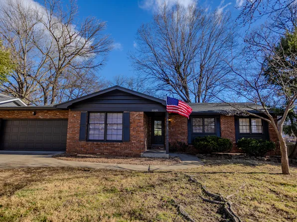 2209 E Ridgewood Drive, Springfield, MO 65804