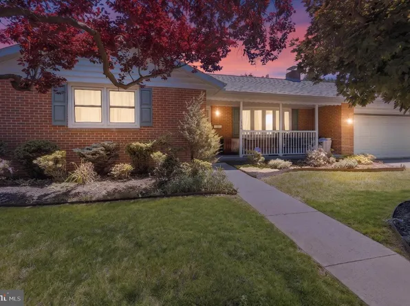 1505 Cromwell Dr, Wyomissing, PA 19610