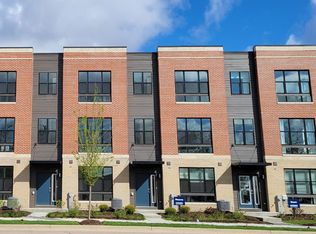 358 Summit Cir, Lombard, IL 60148