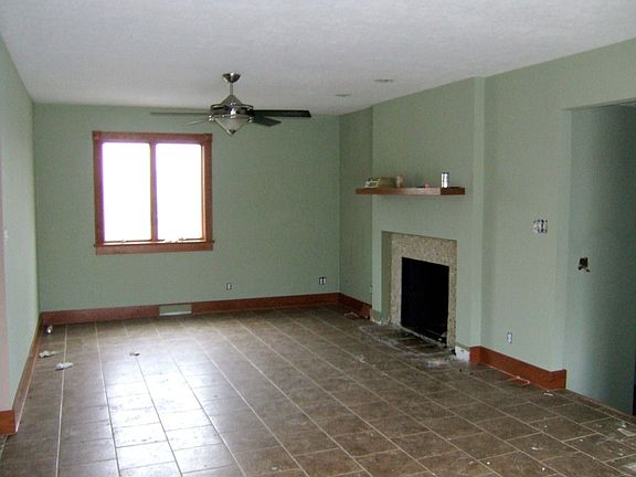 Eat-in country kitchen