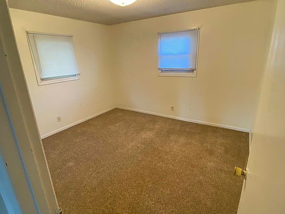 5th image of 140 E Chestnut St #C