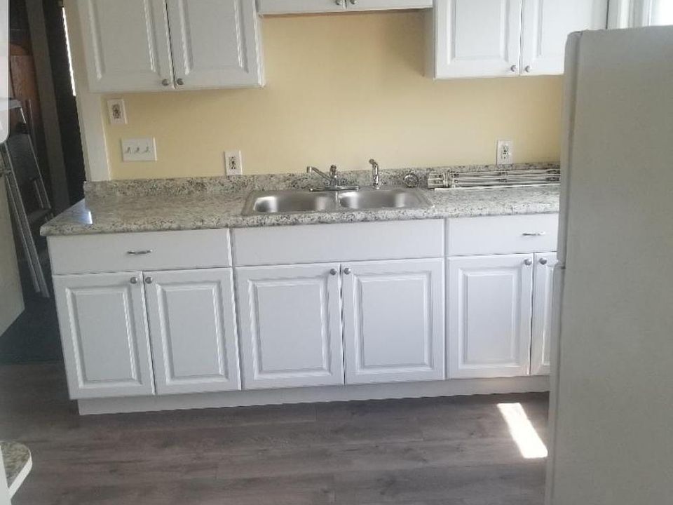 2nd image of 2221 Wascana Ave