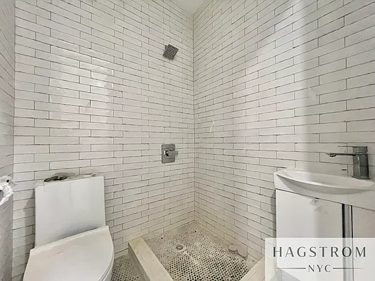 Rented by Hagstrom Management Inc | media 25