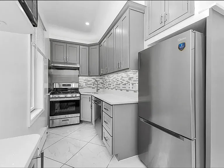 318 E 62nd St #5A — Photo 3