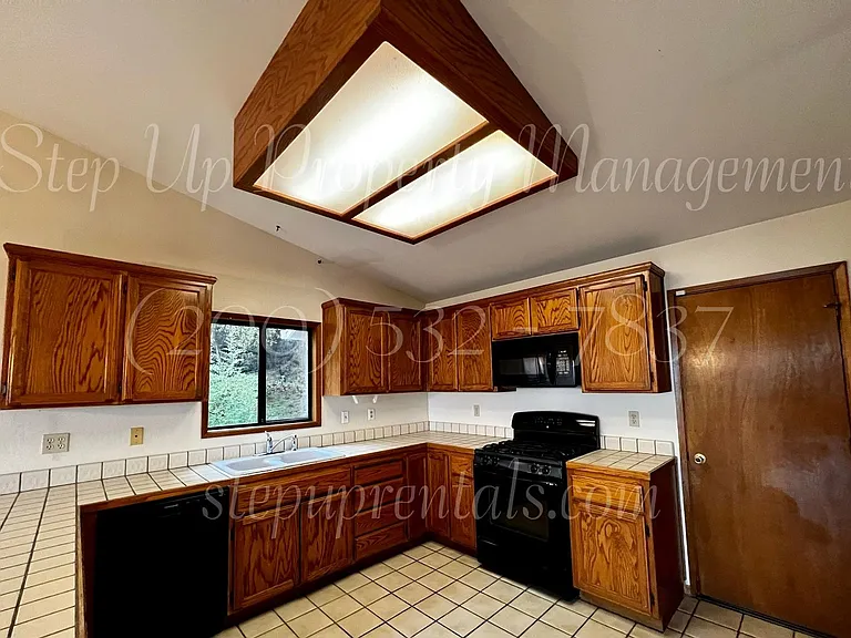 537 E Bald Mountain Rd — Photo 4