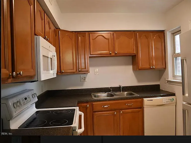 5405 Douglas St — Photo 4