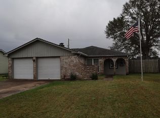 100 Meadowlark Ln, Angleton, TX 77515