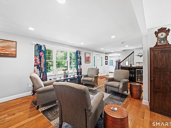 5th image of 18 Wapping Wood Road