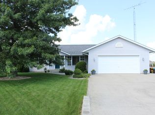 2712 N Stephanie Dr, Lindenwood, IL 61049